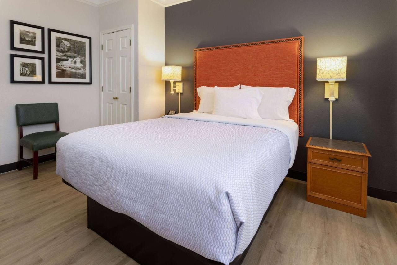 La Quinta Inn & Suites By Wyndham Kingsport Tricities Airport Bagian luar foto
